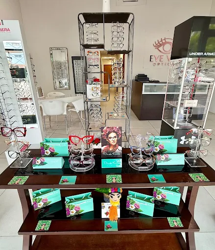 Interior de la boutique Eye Vue Optical en Guaynabo